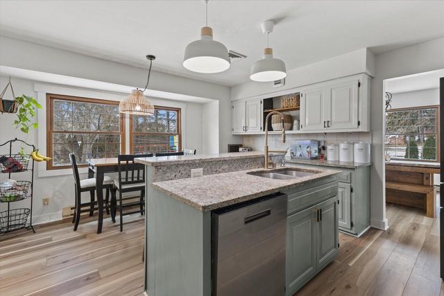 18765 Le Chateau DRIVE, Brookfield, WI 53045