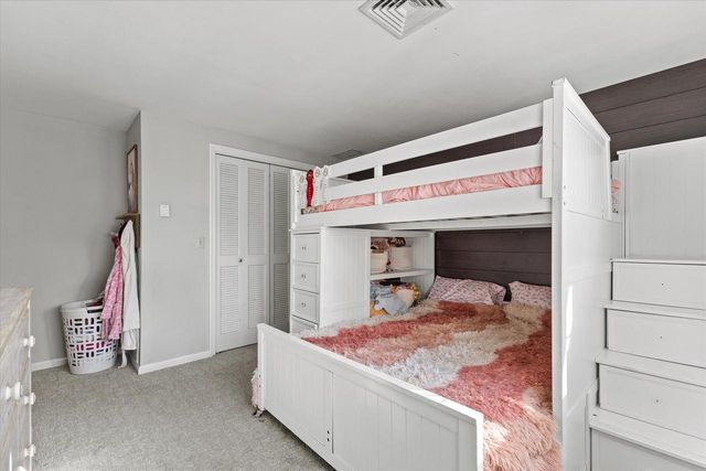 18765 Le Chateau DRIVE, Brookfield, WI 53045