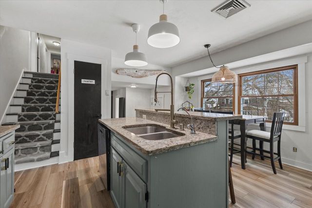 18765 Le Chateau DRIVE, Brookfield, WI 53045