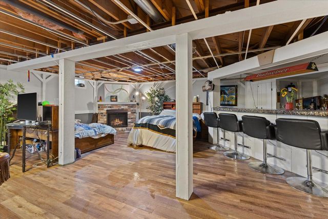 18765 Le Chateau DRIVE, Brookfield, WI 53045