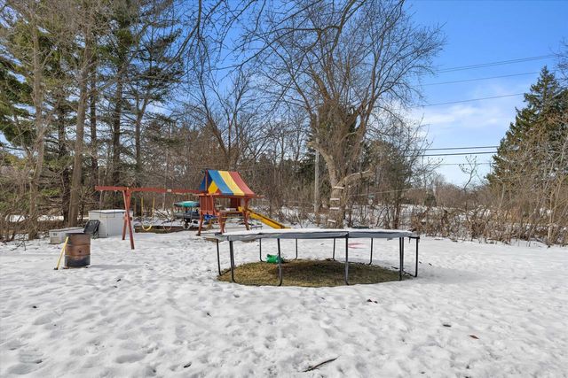 18765 Le Chateau DRIVE, Brookfield, WI 53045