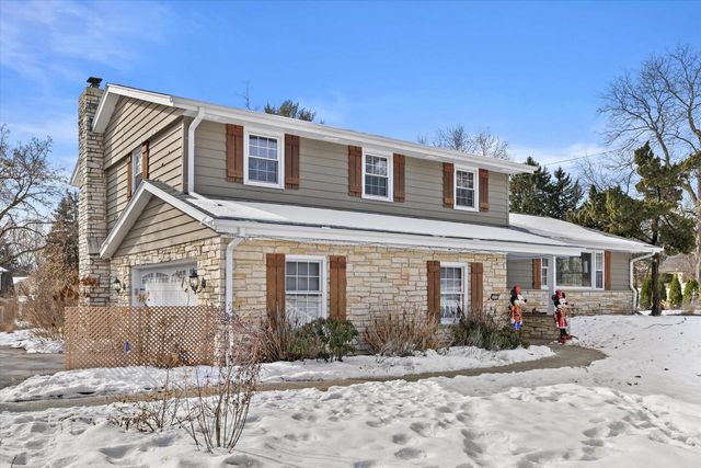 18765 Le Chateau DRIVE, Brookfield, WI 53045