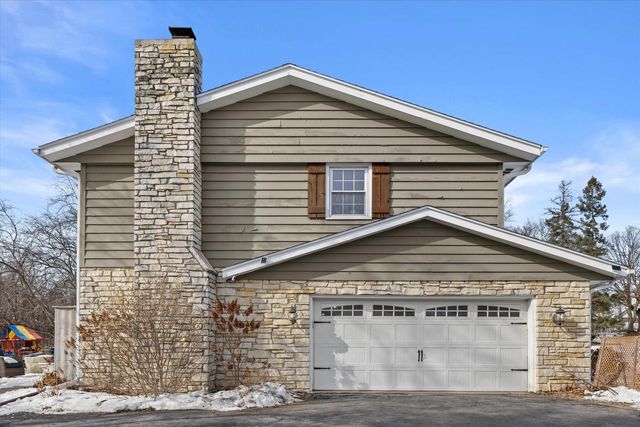 18765 Le Chateau DRIVE, Brookfield, WI 53045