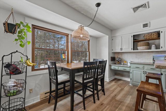 18765 Le Chateau DRIVE, Brookfield, WI 53045