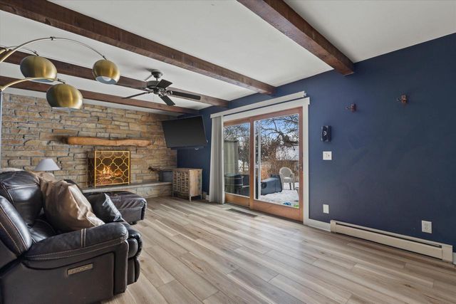 18765 Le Chateau DRIVE, Brookfield, WI 53045