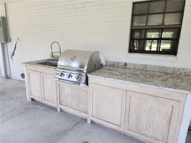 348 ESTATE Drive, Pineville, LA 71360