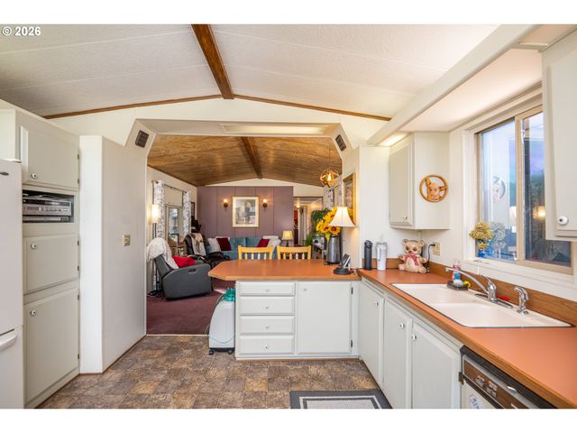 1199 N TERRY St 248, Eugene, OR 97402