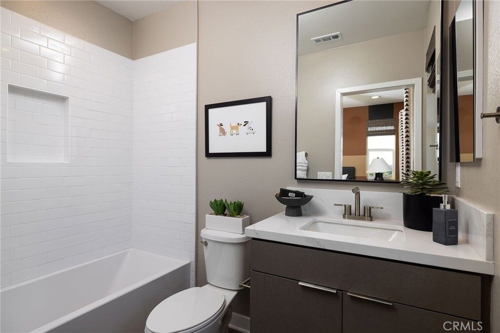 Image 18 of property listing at 324 E Whittier Boulevard, La Habra, CA 90631