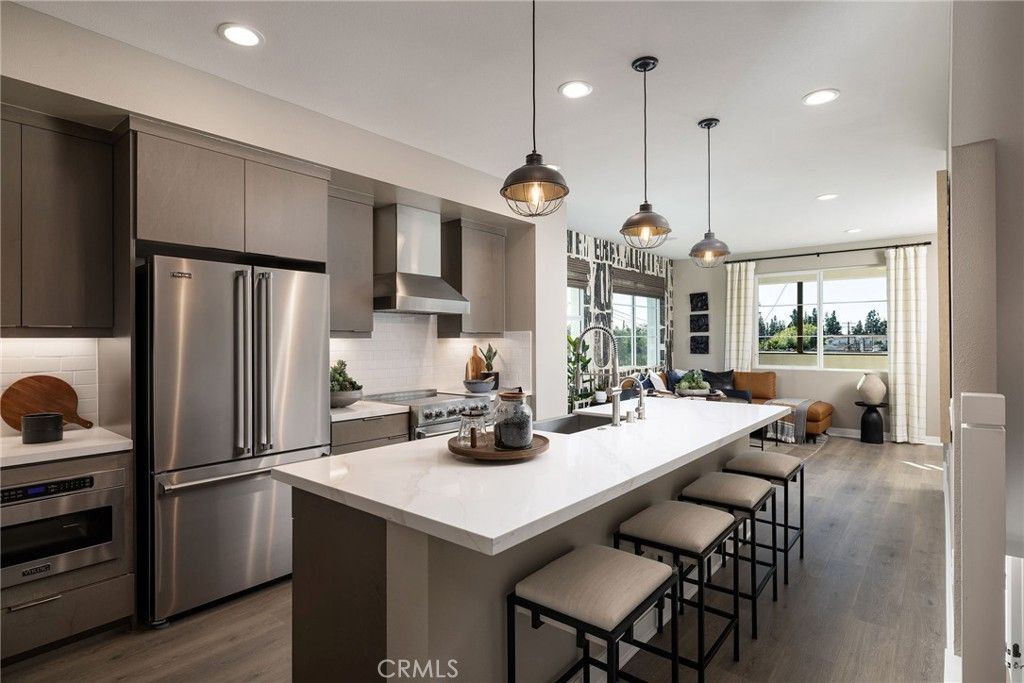 Image 4 of property listing at 324 E Whittier Boulevard, La Habra, CA 90631