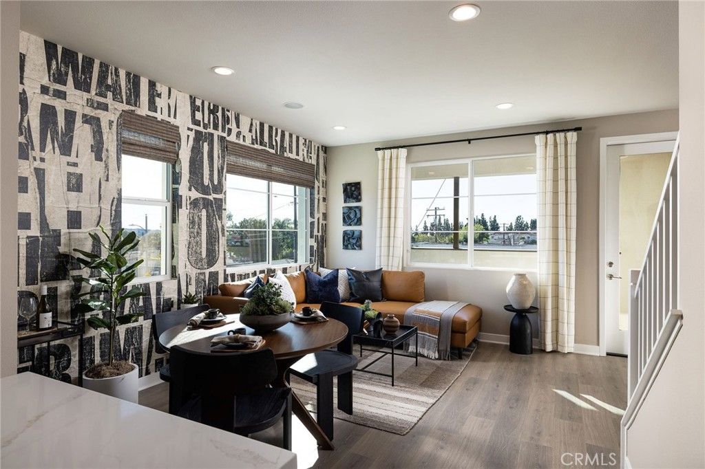 Image 5 of property listing at 324 E Whittier Boulevard, La Habra, CA 90631