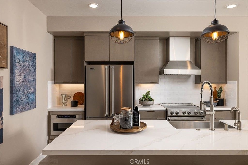 Image 6 of property listing at 324 E Whittier Boulevard, La Habra, CA 90631