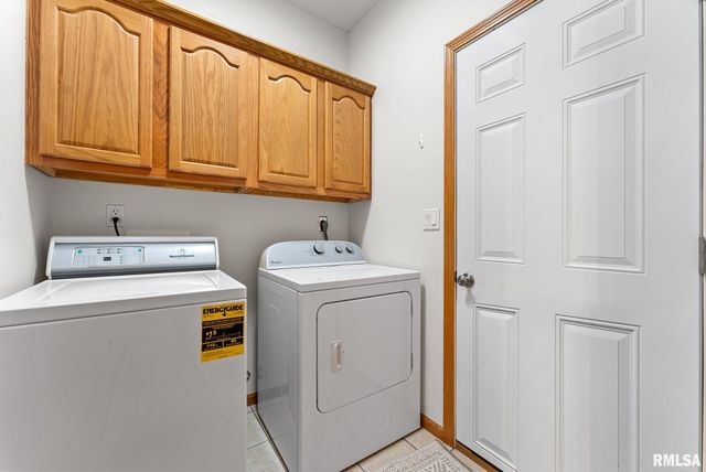 16 Cherry Hill Court, Hampton, IL 61256