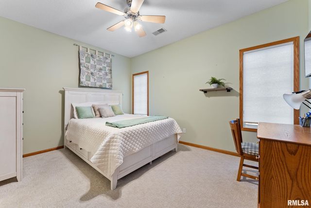 16 Cherry Hill Court, Hampton, IL 61256