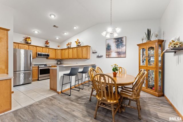 16 Cherry Hill Court, Hampton, IL 61256