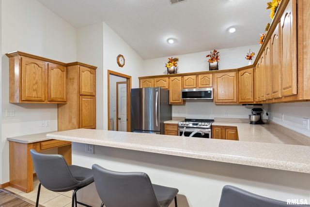 16 Cherry Hill Court, Hampton, IL 61256