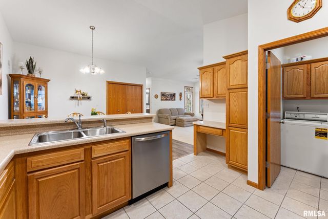 16 Cherry Hill Court, Hampton, IL 61256