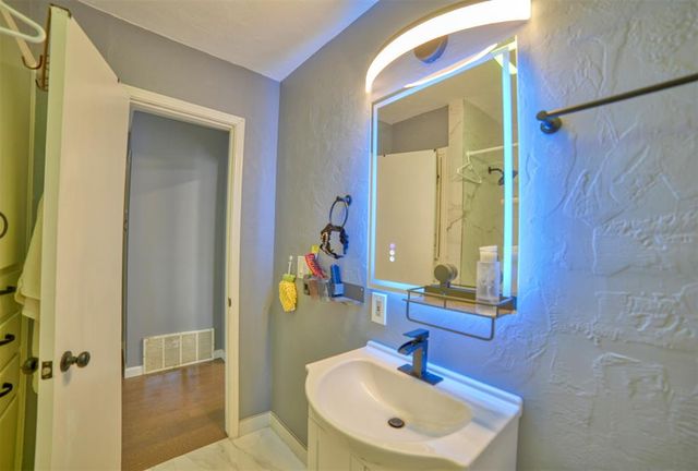 4301 N Indiana Avenue, Oklahoma City, OK 73118