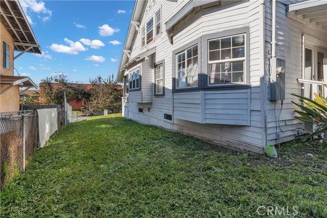 152 N Benton, Los Angeles, CA 90026