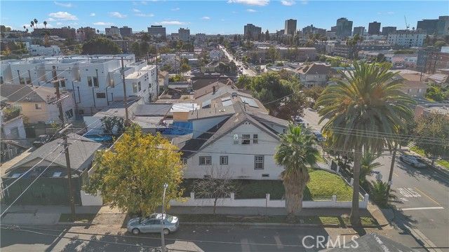 152 N Benton, Los Angeles, CA 90026