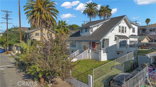 152 N Benton, Los Angeles, CA 90026