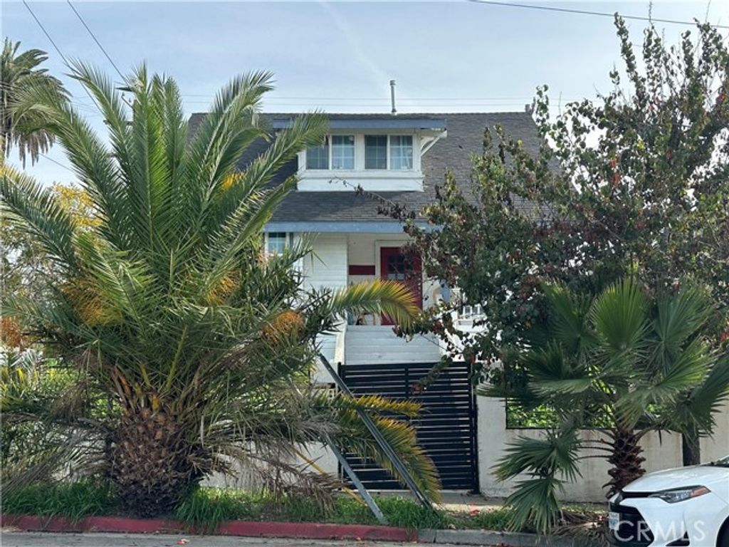 152 N Benton, Los Angeles, CA 90026