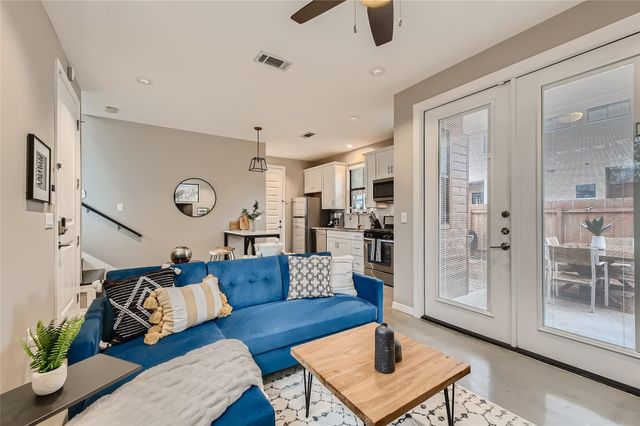 904 E 2nd ST B, Austin, TX 78702