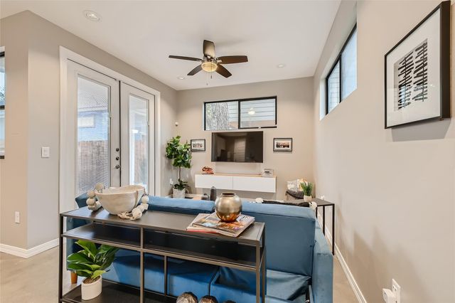 904 E 2nd ST B, Austin, TX 78702