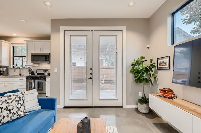 904 E 2nd ST B, Austin, TX 78702