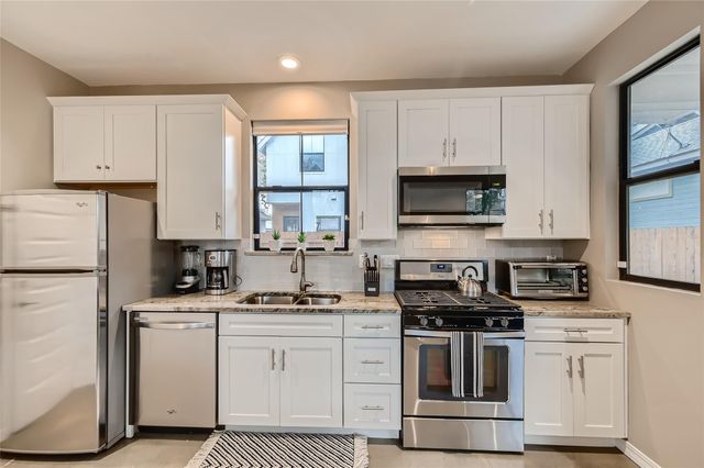 904 E 2nd ST B, Austin, TX 78702