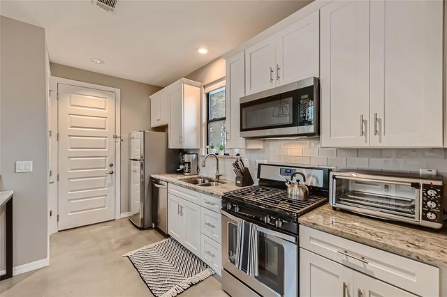 904 E 2nd ST B, Austin, TX 78702