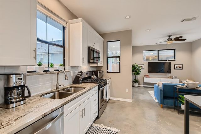 904 E 2nd ST B, Austin, TX 78702