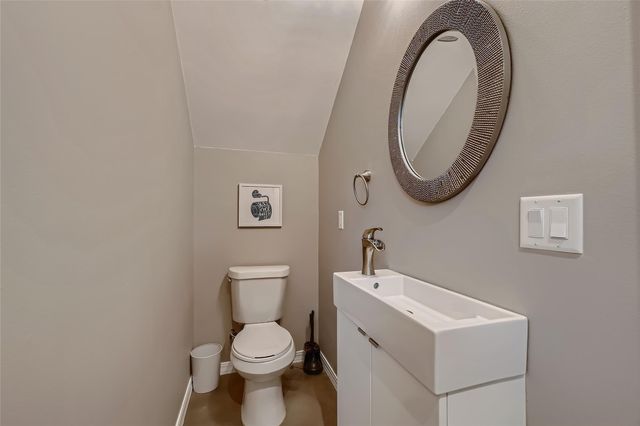 904 E 2nd ST B, Austin, TX 78702