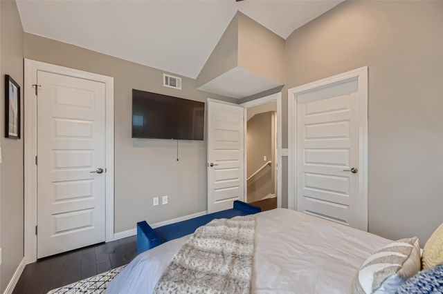 904 E 2nd ST B, Austin, TX 78702