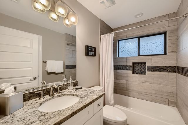 904 E 2nd ST B, Austin, TX 78702
