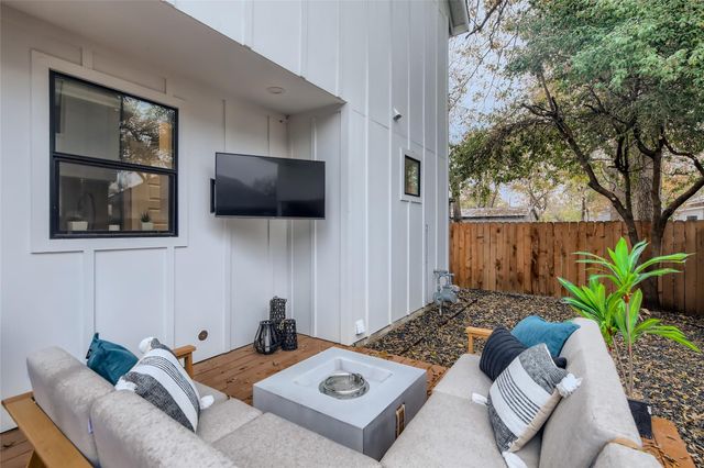 904 E 2nd ST B, Austin, TX 78702