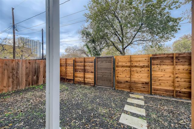 904 E 2nd ST B, Austin, TX 78702