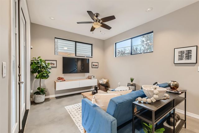 904 E 2nd ST B, Austin, TX 78702
