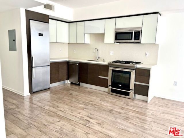 1611 S Beverly Glen 3B, Los Angeles, CA 90024