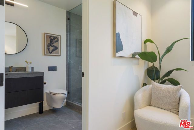 923 Hilldale Ave, West Hollywood, CA 90069