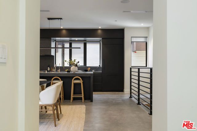 923 Hilldale Ave, West Hollywood, CA 90069