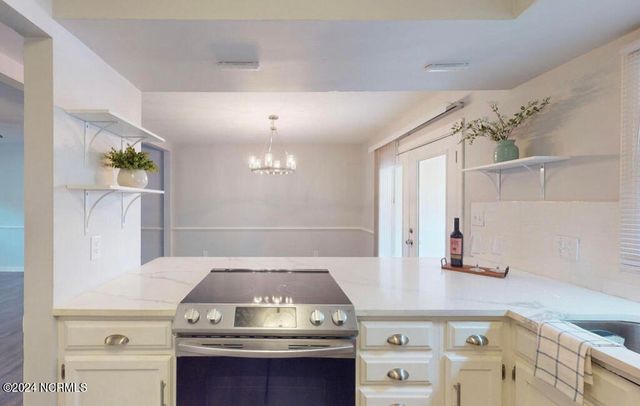 126 Oakmont Drive 12, Greenville, NC 27858