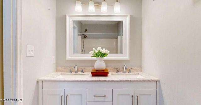 126 Oakmont Drive 12, Greenville, NC 27858