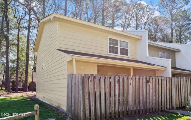 126 Oakmont Drive 12, Greenville, NC 27858