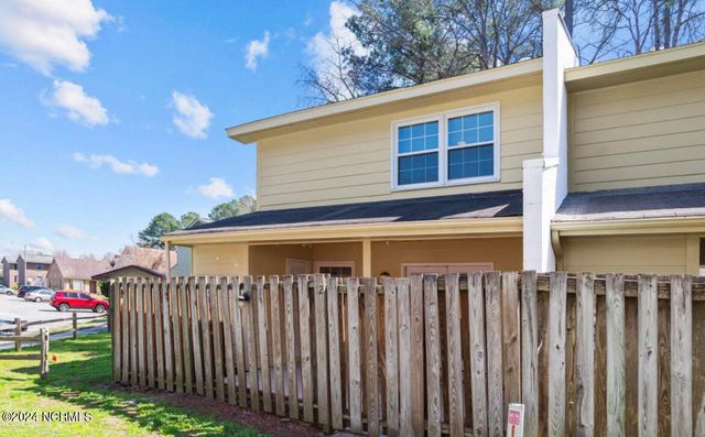 126 Oakmont Drive 12, Greenville, NC 27858