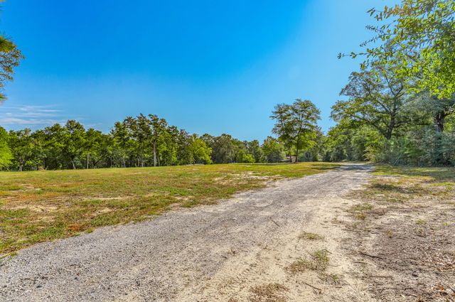 5719 JV Woolley Drive, Crestview, FL 32539