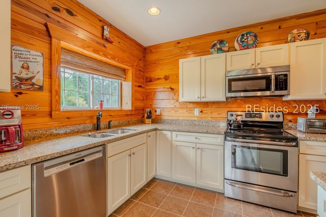 165 Golda Dr, Ridgeland, SC 29936