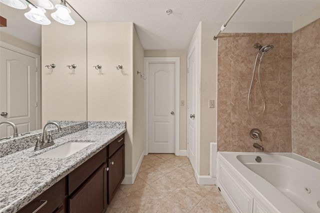1602 Elgin St Street 11, Houston, TX 77004