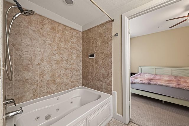 1602 Elgin St Street 11, Houston, TX 77004