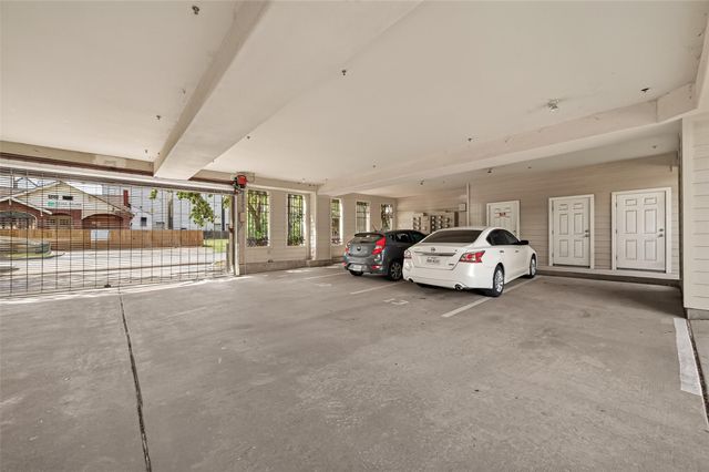 1602 Elgin St Street 11, Houston, TX 77004