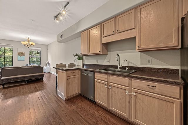 1602 Elgin St Street 11, Houston, TX 77004